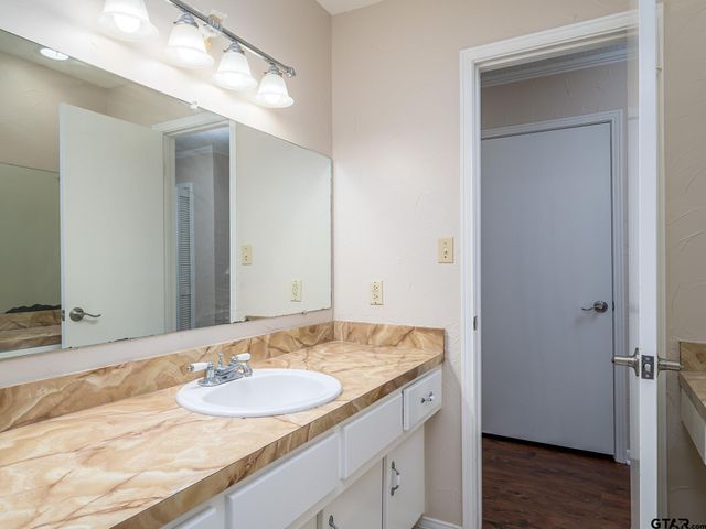 519 Sunnyside Dr, Chandler, TX 75758