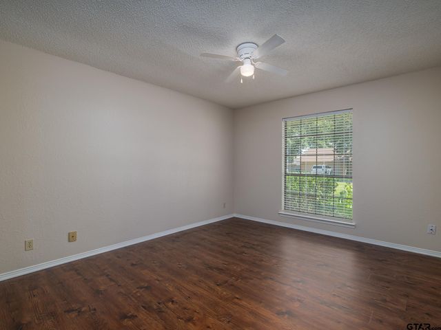 519 Sunnyside Dr, Chandler, TX 75758