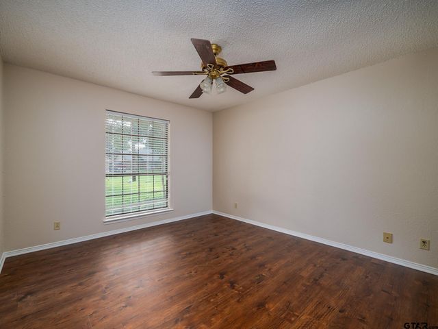 519 Sunnyside Dr, Chandler, TX 75758