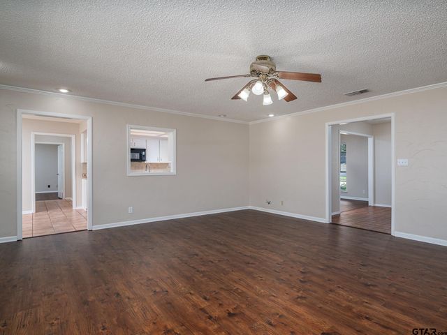 519 Sunnyside Dr, Chandler, TX 75758