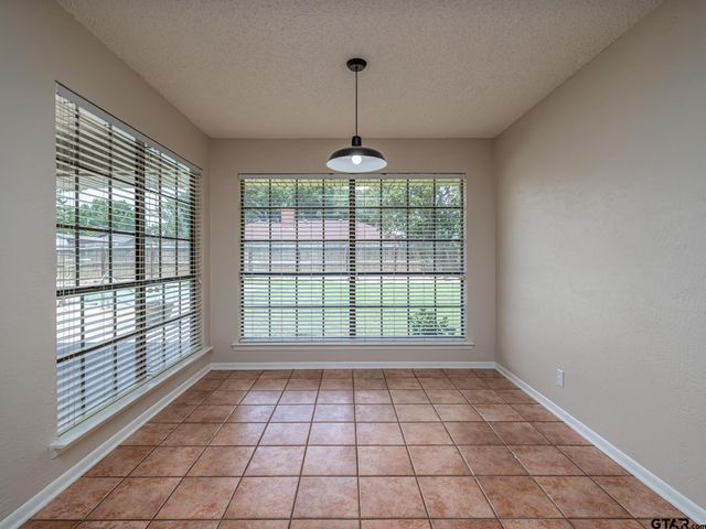 519 Sunnyside Dr, Chandler, TX 75758