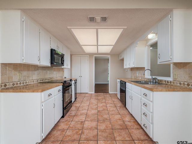 519 Sunnyside Dr, Chandler, TX 75758