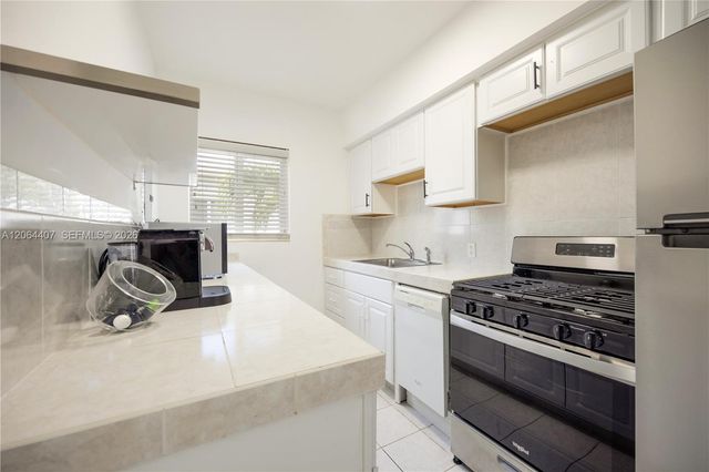 1110 Venetian Way 2B, Miami, FL 33139