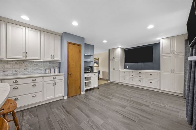 2023 Sandalwood Drive NE, Cedar Rapids, IA 52402