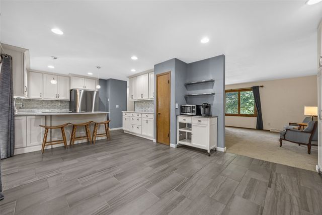2023 Sandalwood Drive NE, Cedar Rapids, IA 52402