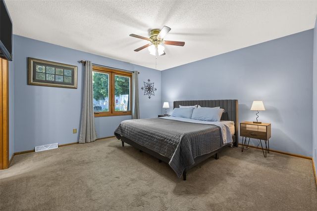 2023 Sandalwood Drive NE, Cedar Rapids, IA 52402