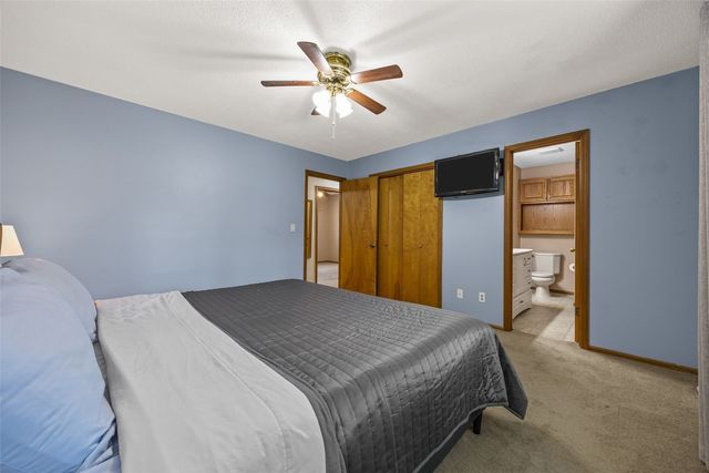 2023 Sandalwood Drive NE, Cedar Rapids, IA 52402