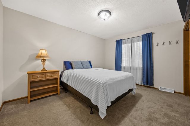 2023 Sandalwood Drive NE, Cedar Rapids, IA 52402