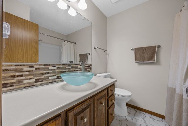 2023 Sandalwood Drive NE, Cedar Rapids, IA 52402