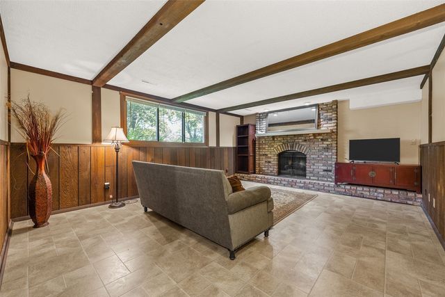 2023 Sandalwood Drive NE, Cedar Rapids, IA 52402