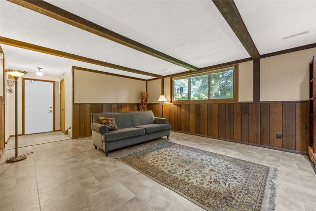 2023 Sandalwood Drive NE, Cedar Rapids, IA 52402
