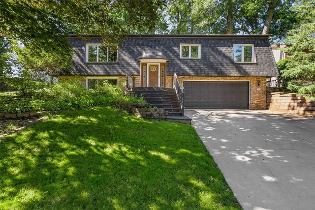 2023 Sandalwood Drive NE, Cedar Rapids, IA 52402
