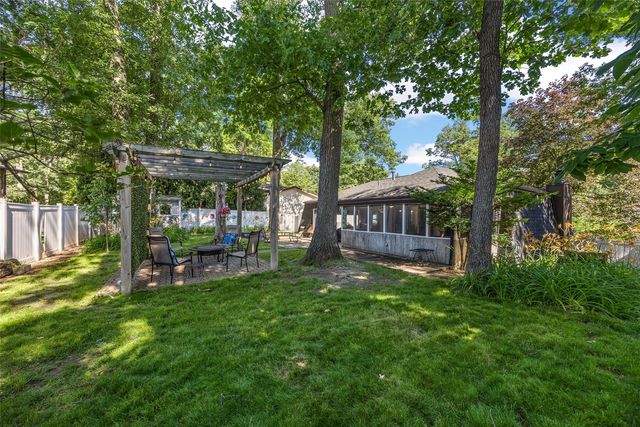 2023 Sandalwood Drive NE, Cedar Rapids, IA 52402