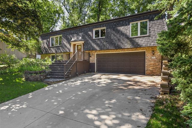 2023 Sandalwood Drive NE, Cedar Rapids, IA 52402