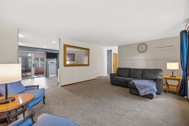 2023 Sandalwood Drive NE, Cedar Rapids, IA 52402