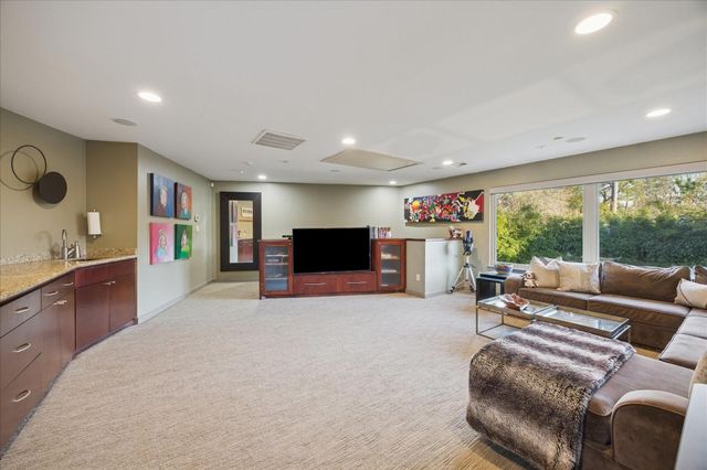 37 E Broad Oaks, Houston, TX 77056