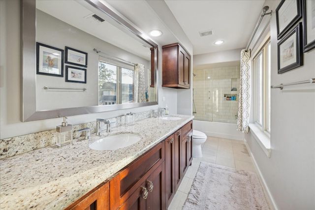 37 E Broad Oaks, Houston, TX 77056