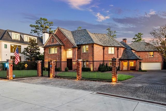 37 E Broad Oaks, Houston, TX 77056