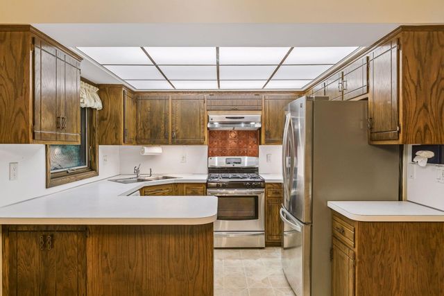 1013 Robinhood Place, Shoreview, MN 55126