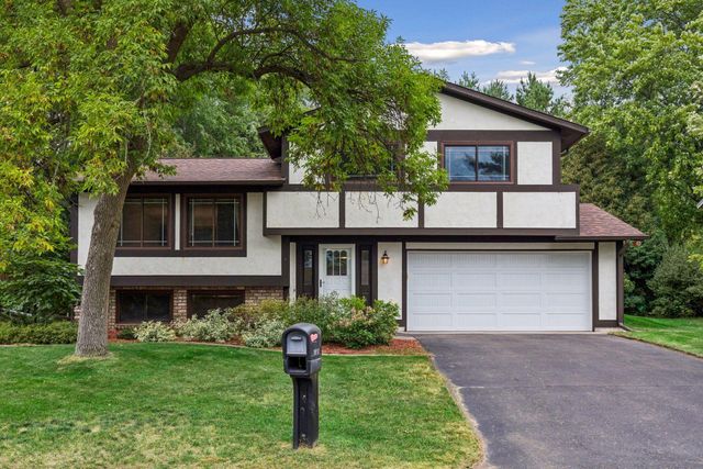 1013 Robinhood Place, Shoreview, MN 55126