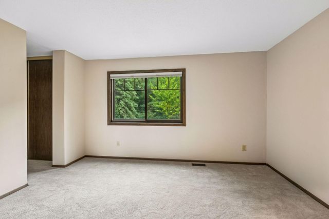 1013 Robinhood Place, Shoreview, MN 55126