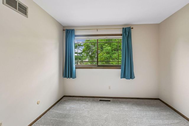 1013 Robinhood Place, Shoreview, MN 55126