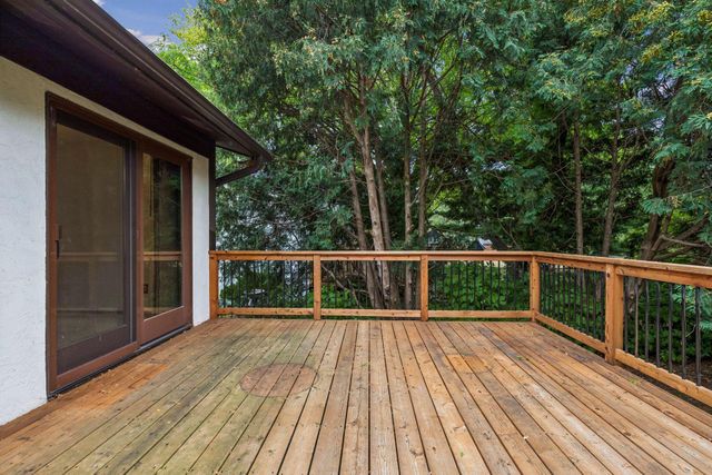 1013 Robinhood Place, Shoreview, MN 55126