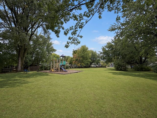 1013 Robinhood Place, Shoreview, MN 55126