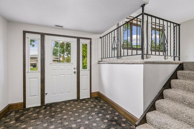1013 Robinhood Place, Shoreview, MN 55126