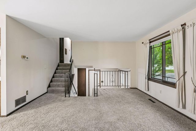 1013 Robinhood Place, Shoreview, MN 55126