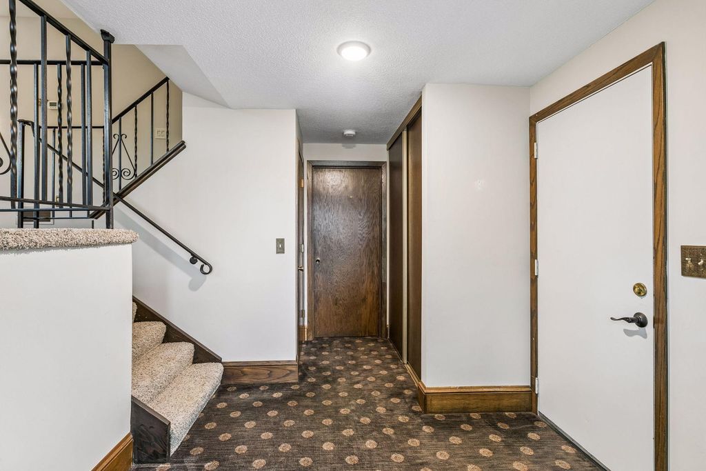 1013 Robinhood Place, Shoreview, MN 55126 — photo 5