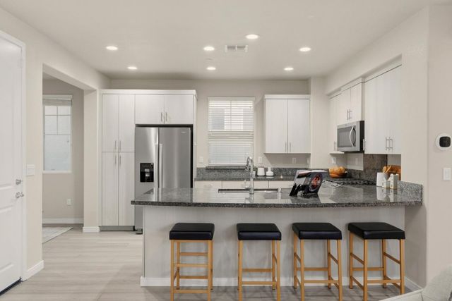 639 Montage Circle, East Palo Alto, CA 94303