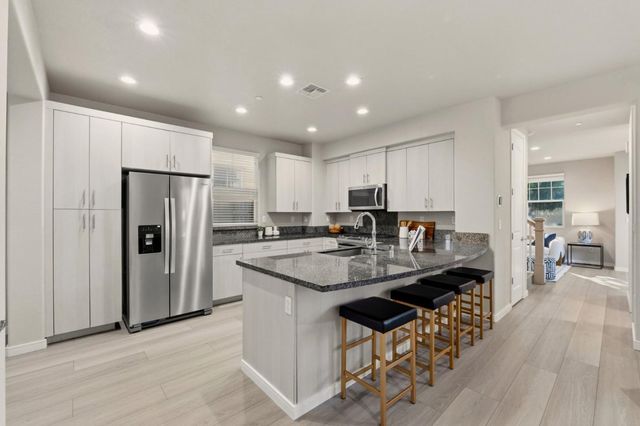 639 Montage Circle, East Palo Alto, CA 94303