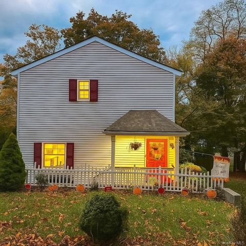 6 Maple Road, Rocky Point, NY 11778