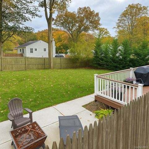 6 Maple Road, Rocky Point, NY 11778