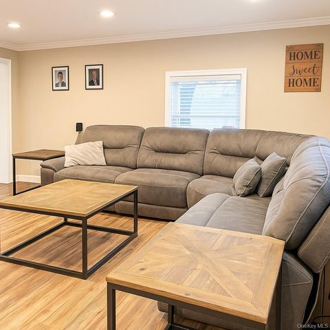 6 Maple Road, Rocky Point, NY 11778