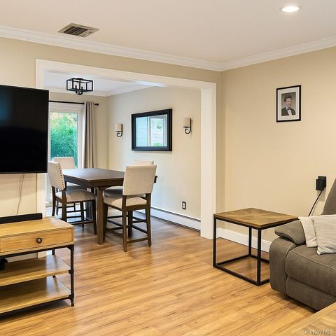 6 Maple Road, Rocky Point, NY 11778