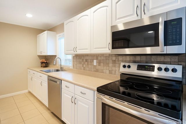 6 Maple Road, Rocky Point, NY 11778