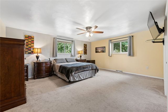 170 Summit Dr, North Huntingdon, PA 15642