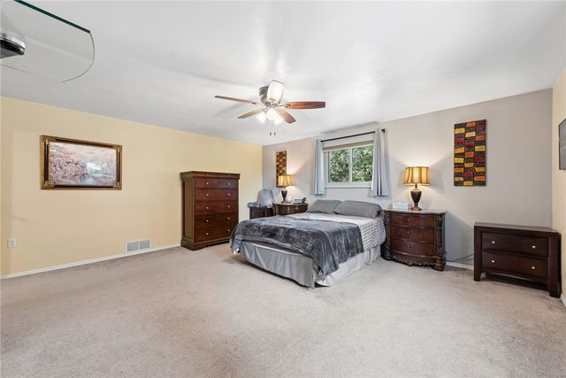 170 Summit Dr, North Huntingdon, PA 15642