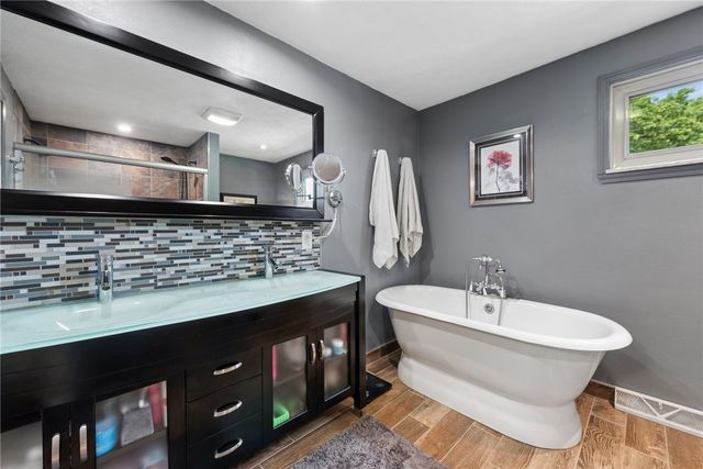 170 Summit Dr, North Huntingdon, PA 15642