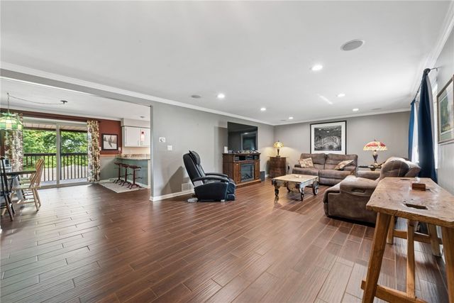 170 Summit Dr, North Huntingdon, PA 15642