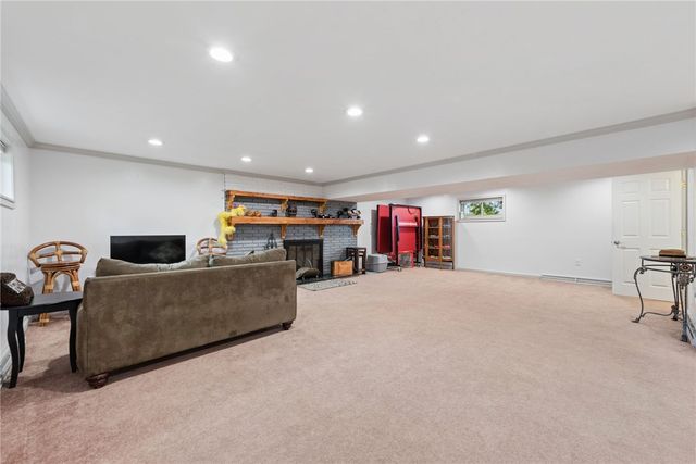 170 Summit Dr, North Huntingdon, PA 15642