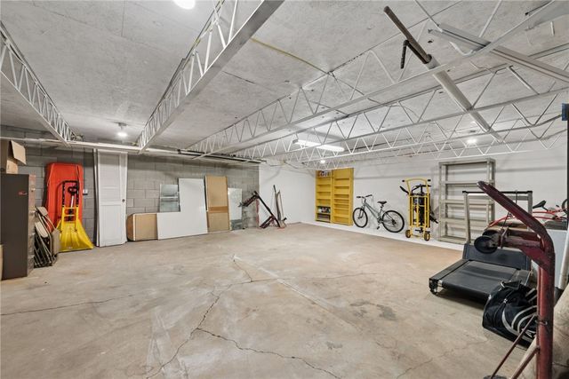 170 Summit Dr, North Huntingdon, PA 15642