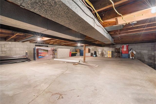 170 Summit Dr, North Huntingdon, PA 15642