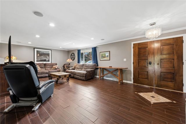 170 Summit Dr, North Huntingdon, PA 15642