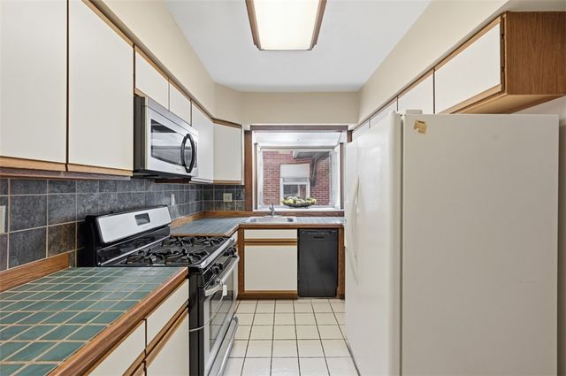 3590-3592 Beechwood Blvd, Greenfield, PA 15217
