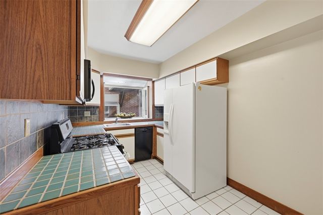 3590-3592 Beechwood Blvd, Greenfield, PA 15217