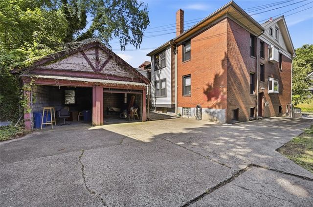 3590-3592 Beechwood Blvd, Greenfield, PA 15217