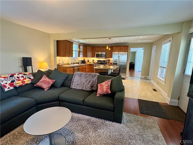 71 College Street, Kirkland, NY 13323